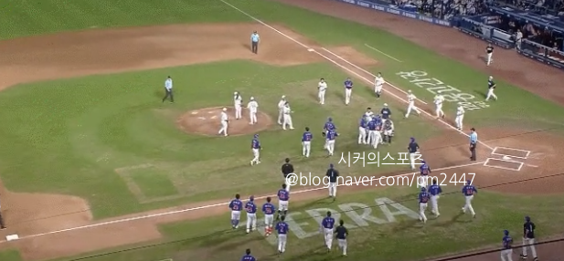 <b>한화</b> NC 벤치 클리어링 <b>신민혁</b> 포효, 하주석 격분 뭐가 문제일까?