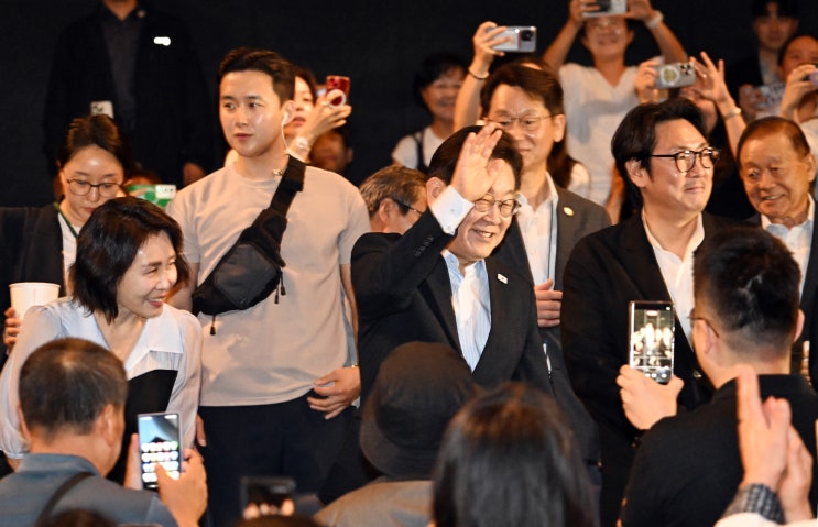 <b>이재명 대통령</b> 부부, 시민들과 영화 ‘<b>독립군</b>’ 관람