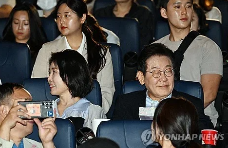  이재명 대통령 부부, 시민들과 함께한 특별한 영화 관람 