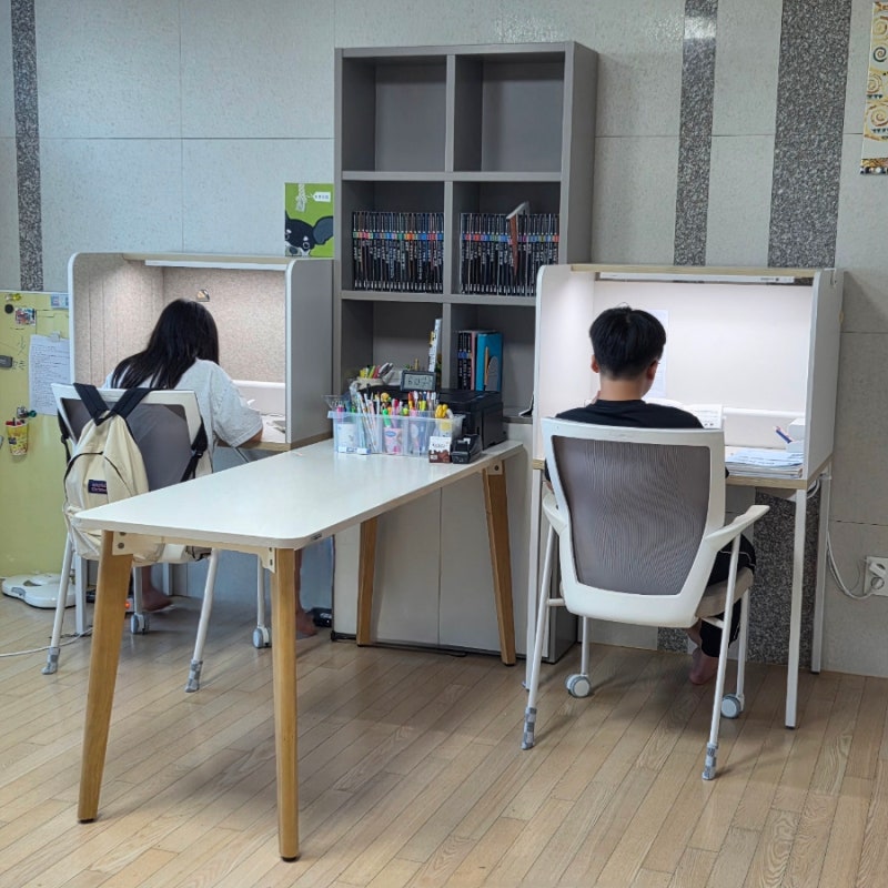 '5단 샘책장 + 데스커 독서실 책상 + 시디즈 서울대 의자' 의 3단계 변신