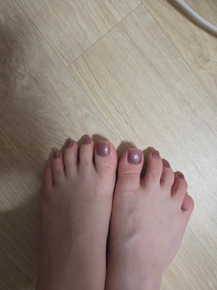  발톱에 간단하게 붙일 수 있는 쿠팡으로 내돈내산한 페디큐어팁