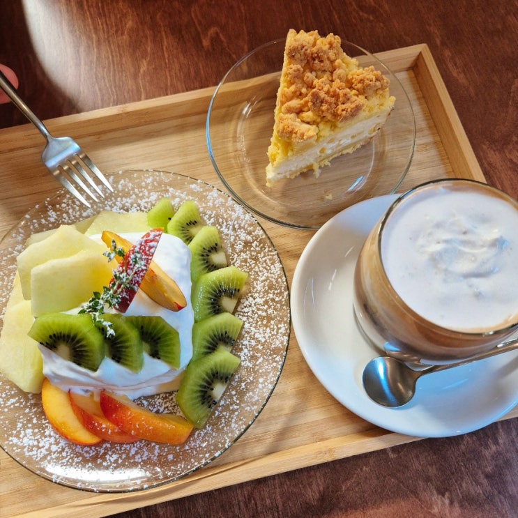  천안 신부동 디저트 맛집 은은 채광 아래서 케이크 먹기 노멀크러시 솔직후기