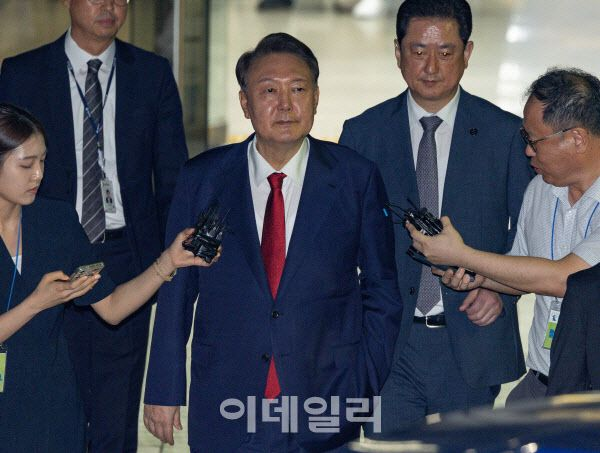  尹, 모든 재판 보이콧?…내란특검 기소 재판, 19일 시작