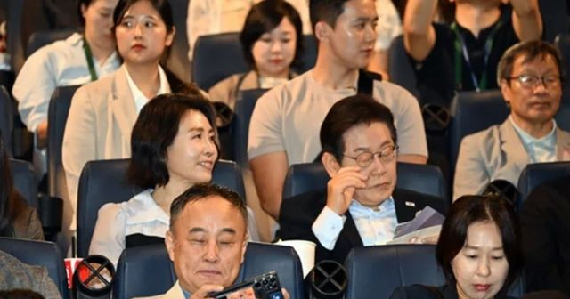 이재명 대통령 부부, 영화 보러 CGV 등장…작품을 추천한 배우는?