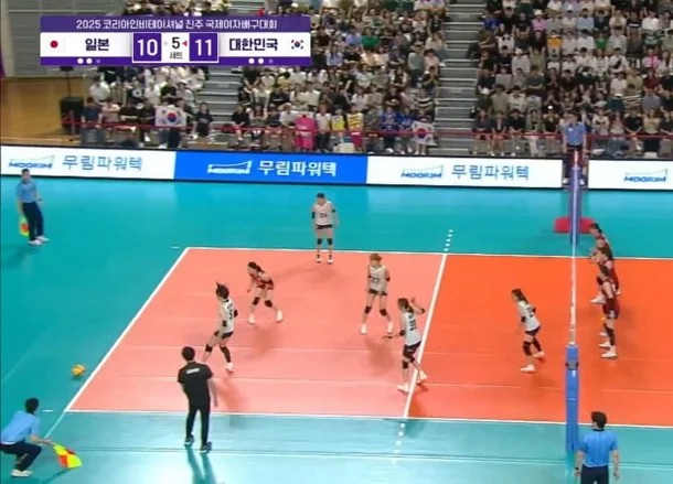 여자배구 <b>한일전</b> 극적 승리 뒤 <b>오심 논란</b>, 부끄러운 홈콜 지적... 