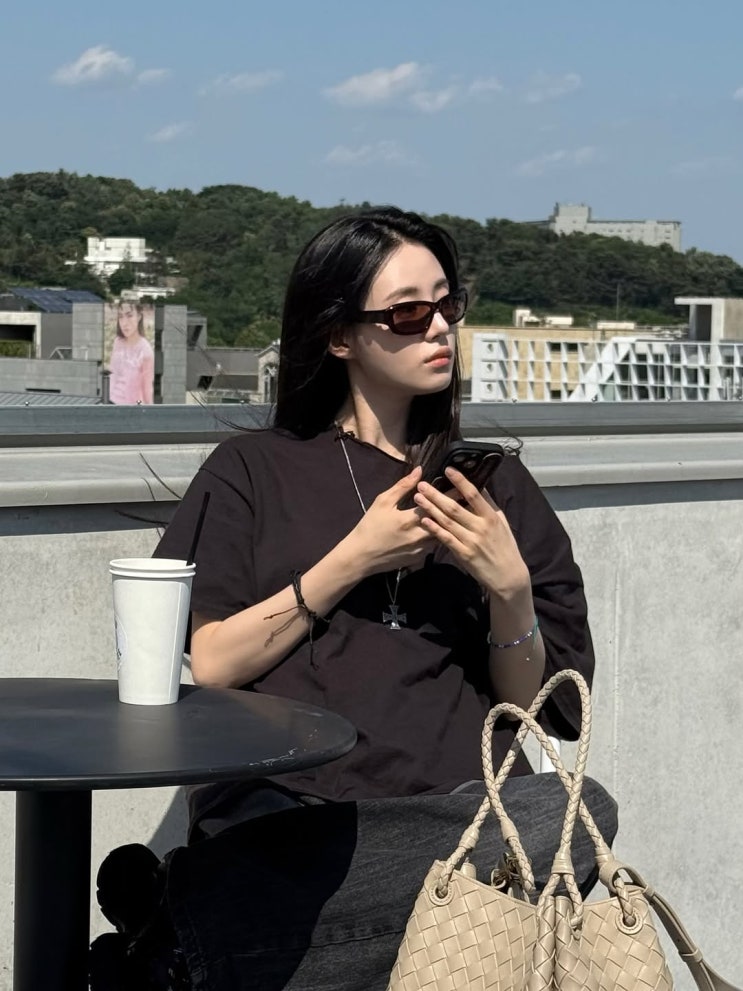  첫 명품백 고민? '슬전생' 신시아처럼 실패 없는 보테가베네타 패러슈트 가방으로! ft. 20대 여자 대학생