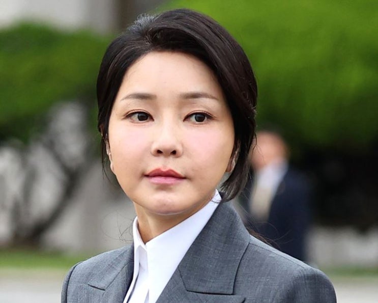 "김건희도 <b>계엄</b> 위자료 내라"…윤석열 <b>부부</b> 상대 1만명 손배소