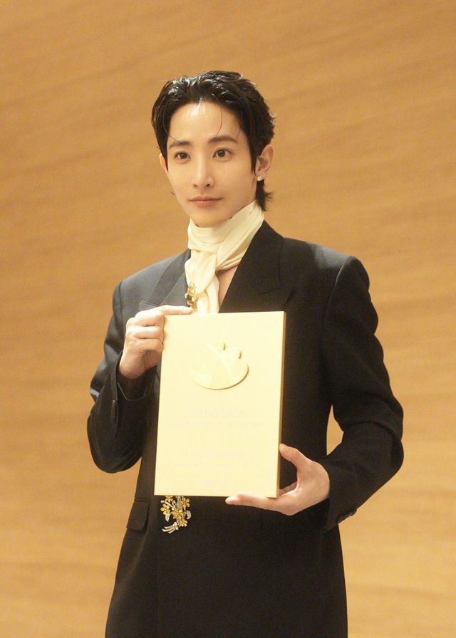 이수혁, 웨이보 최다 인기 韓 아티스트상…개인 누적 8억뷰 돌파