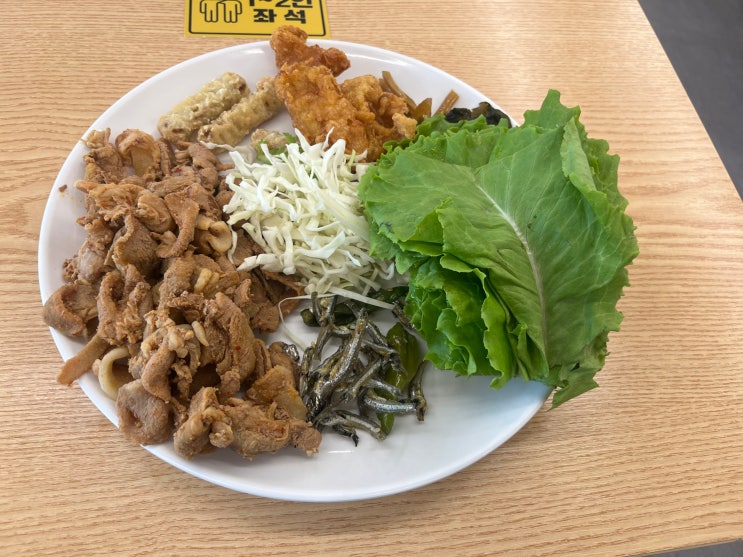  8월 18일. 치킨, 탕수육, 제육, 해물파스타, 콩나물국, 미역국, 호박죽(가화한식뷔페)