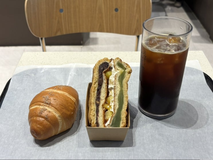  강남역 빵집 대화하기 좋은 맛집 팡뮤제 베이커리