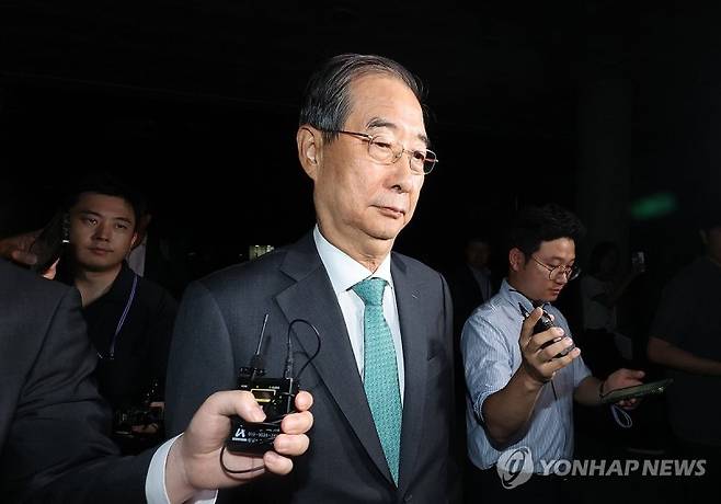 <b>한덕수</b> 전 국무총리, 내란 혐의로 소환 조사…<b>구속영장 청구</b> 임박