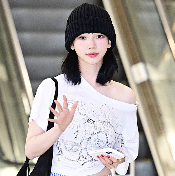  카리나 요즘 핫한 세깅룩 공항패션