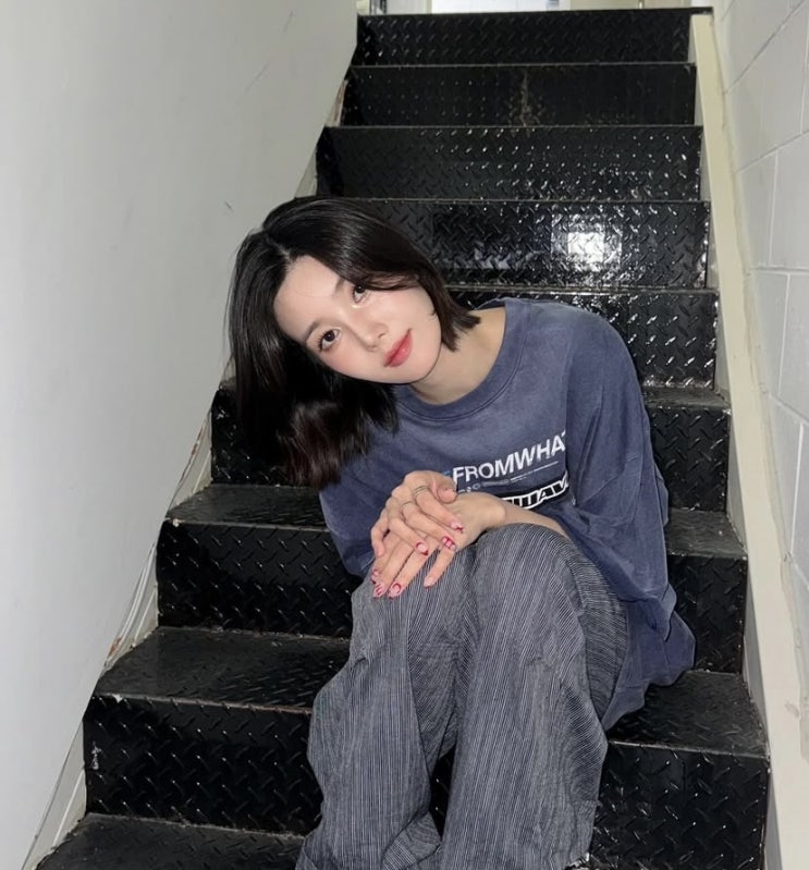  세련미와 가벼움을 동시에 연출하는 복정역 미용실의 단발 레이어드컷