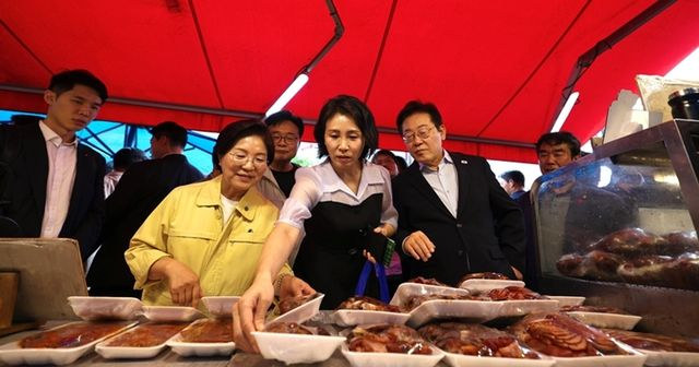  “소비쿠폰 효과 있어요?” 이재명 대통령 질문에 시장 상인 '솔직 답변'