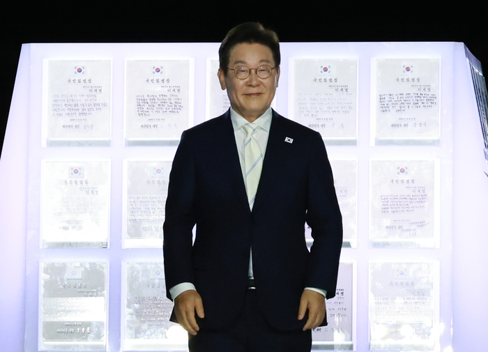 갈등, <b>김건희 진술거부</b>, 이재명 지지율하락, 조국 출마선언... 