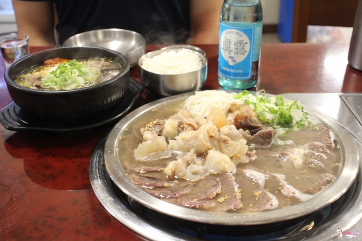  48시간 끓인 육수가 진국인 신상 선릉 맛집 '이복희해장 선릉본점'