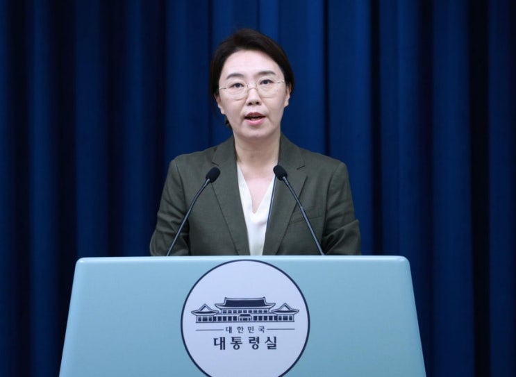 <b>대통령실</b>, <b>체코 원전</b> 수출 독소조항 논란에 진상 파악 조사... 