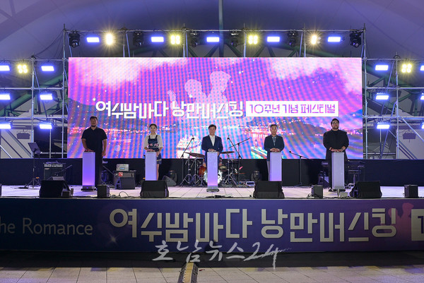  1.4km 버스킹 로드에 30팀의 다채로운 공연..‘2025 여수밤바다 낭만버스킹 페스티벌’ 대성황