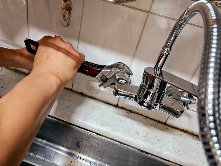  부산 영도구 아파트 천장 누수, 싱크대 수전 교체로 해결 사례