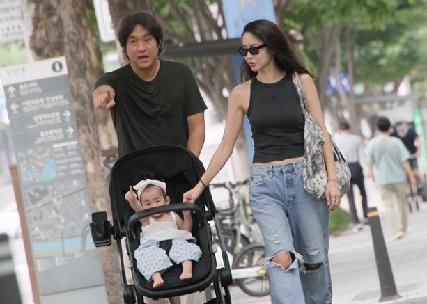 '<b>슈돌</b>' 합류 <b>김윤지</b>, 할아버지 이상해 쏙 빼닮은 <b>12개월</b> 딸... 