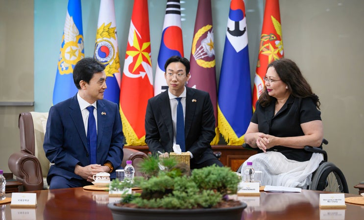 눈] <b>안규백</b>, 덕워스 美상원의원 면담…"조선·MRO·<b>방산 협력</b>"