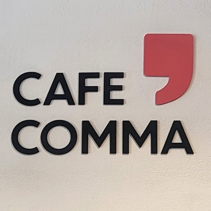   여의도 대형 북카페 콤마(Comma), 책·커피·굿즈까지 즐기는 힐링 공간