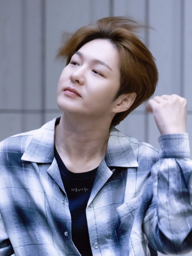 이창섭 리즈사진 사인회 옷 셔츠 정보 최근 스케쥴