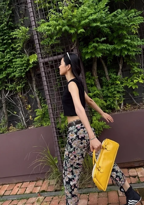  손나은, 꽃바지마저 찰떡 소화  근황 공개에 팬들 심쿵