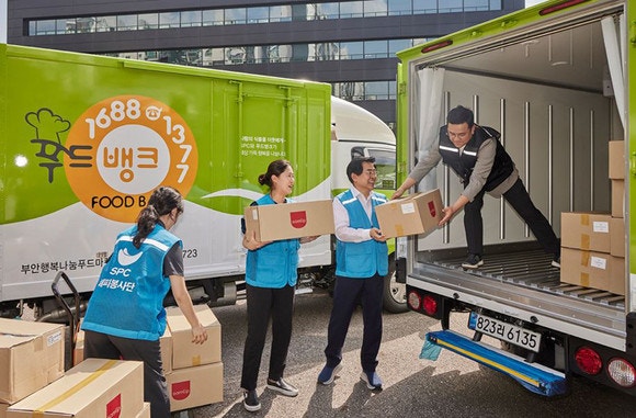 SPC, 푸드뱅크에 3200억 기부…허영인 회장 “음식 나누는 것 행복”