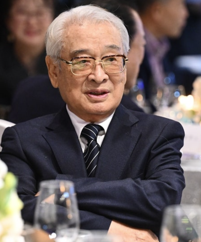  이순재, 건강 이상설 재차 제기…소속사 “재활 치료 중, 다른 문제 없다”