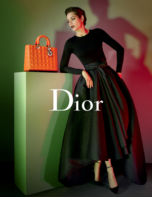  크리스찬 디올 J'adore Dior, 나는 디올을 사랑합니다. 로고와 컬러, 역사