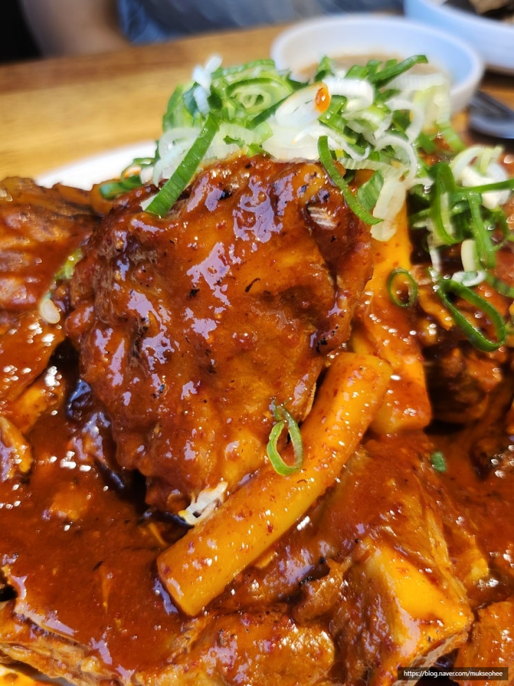  흑석동 맛집 홍뼈집뼈구이 뜨끈한 감자탕 맛있어요 중앙대