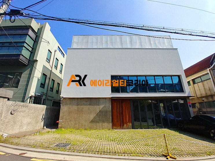  강남역 이면 압도적인 인테리어 단독 사옥