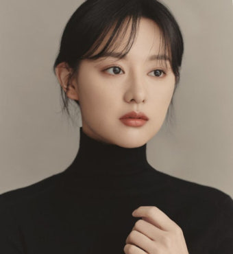   김지원 헤어스타일 모음.zip – 청순함부터 우아함까지, 그녀의 스타일 변천사