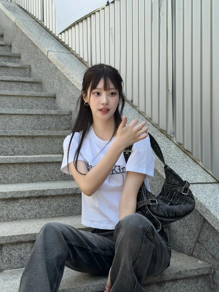  요즘 20대 여자 대학생 '인싸'들의 가방? 최희진도 든 인기 브랜드 마뗑킴 데님 호보백