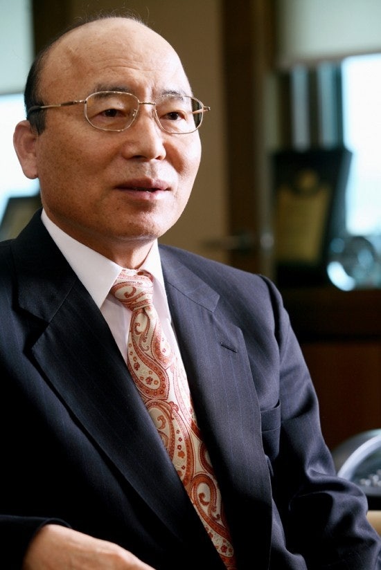 <b>서희건설</b> <b>이봉관</b> <b>회장</b>, 딸 3명에 법조인 사위 3명…검사 출신... 
