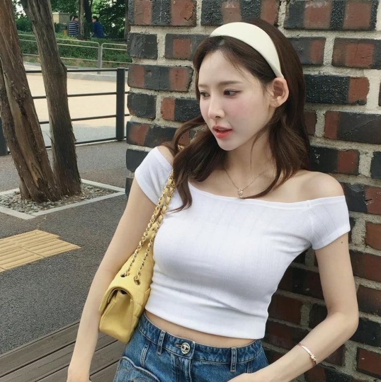  샤넬 클래식 미니백 라이트 옐로우 이나연 착용 샤넬 가방