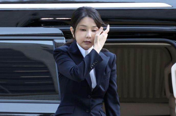 긴급분석: <b>건진법사</b> <b>구속</b> 심사 <b>포기</b>, 김건희 여사에게 미칠... 
