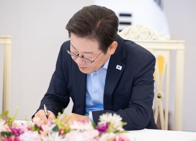  李대통령 "日 과거사 문제, 다친 마음 치유될 때까지 진심으로 사과해야"