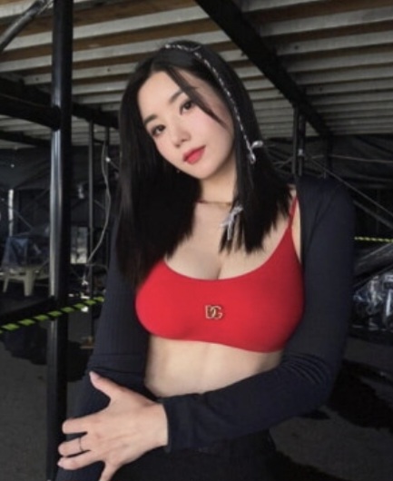 <b>권은비</b>, 무대 위 아이돌 워터밤 여신에서 카페 사장님·<b>건물주</b>까... 
