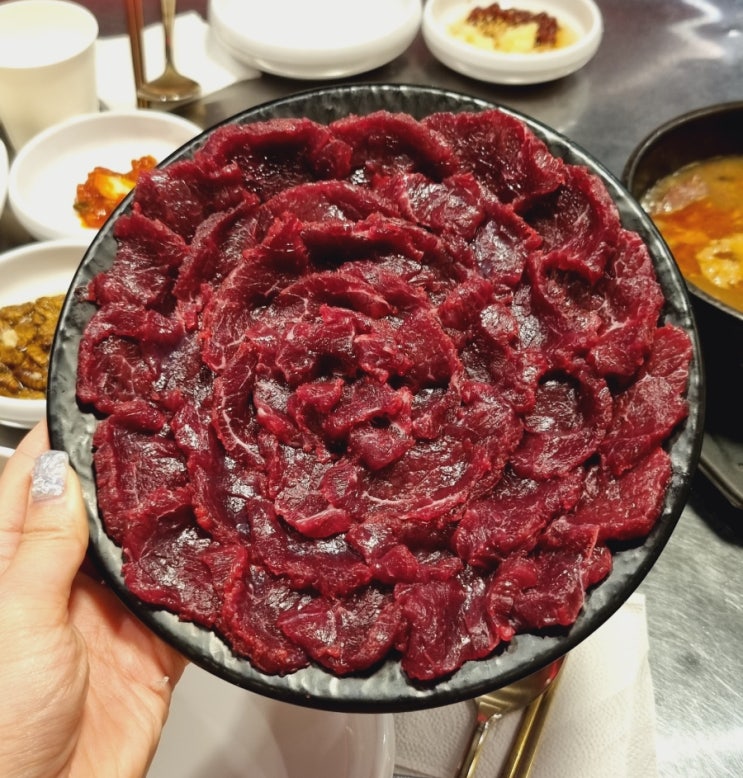  강남역 뭉티기 육회 맛집 쫀쫀하고 신선한 더뭉티기