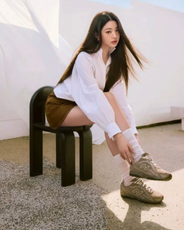  장원영 뉴발란스 204L 운동화, 공홈 품절템 실물 정보 총정리