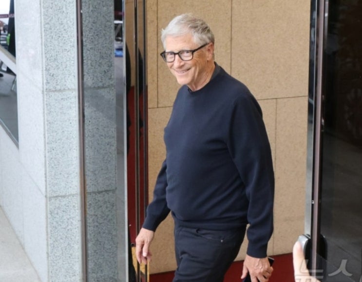 <b>빌게이츠</b>와 李대통령 원전 논의 "韓 <b>SMR</b> 강자 될 수 있어"
