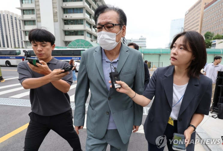 [속보] <b>건진법사</b>, <b>구속심사 포기</b>! "구속 받아들이겠다" 충격 선언!