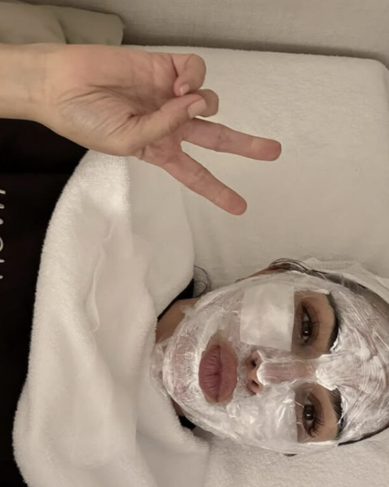 킴 카다시안 한국 방문 인증, 광복절 태극기까지 게재하며 화제! 스킴스 사업 진출 배경과 현....