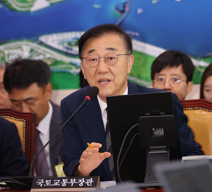 <b>김윤덕</b> 국토부 장관, "<b>주택공급 대책</b>, 늦어도 9월초 발표 그... 
