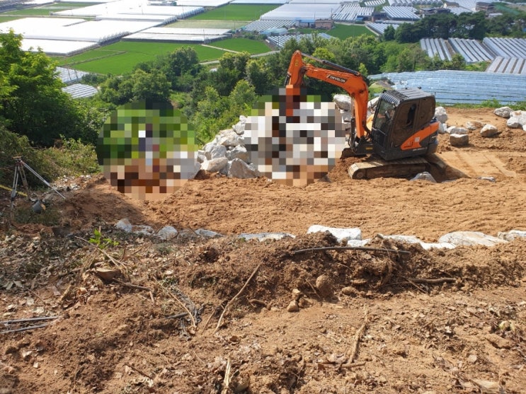  2025년 김천시 개령면 종중묘조성공사 자연석 와비6기 상석및 잔디조성 고인돌장묘개발 #장의사 #이장 #화장 #개장 #손없는날 #윤달 #벌초 #이하늘장사 #상조 #분묘 #납골당