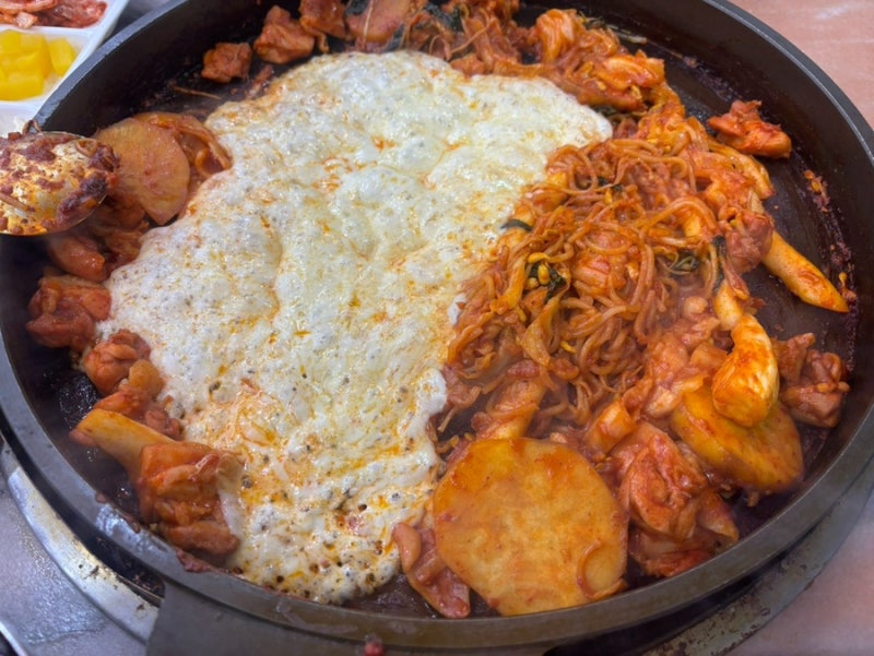 신촌 맛집 | 춘천집 닭갈비막국수 (내돈내산)(a.k.a 유트루 닭갈비)