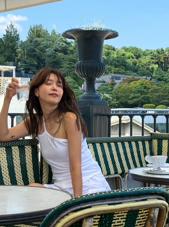  40대 여자 패션 바이블! 채정안이 완성한 블루 셔츠 코디