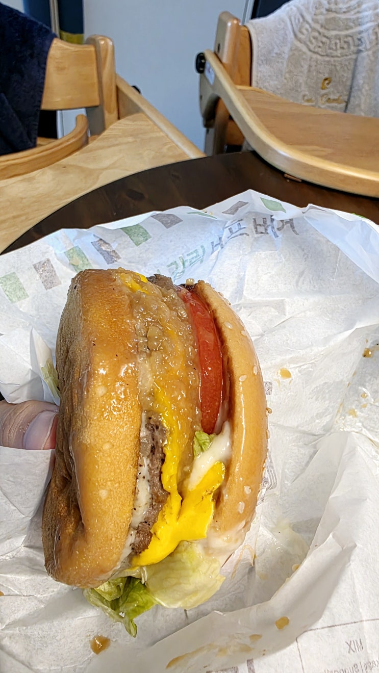  육아 아빠의 맥도날드 신메뉴: 창녕 갈릭 & 슈비 버거 솔직 후기